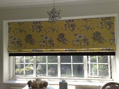 Wide blind with blackout inner lining